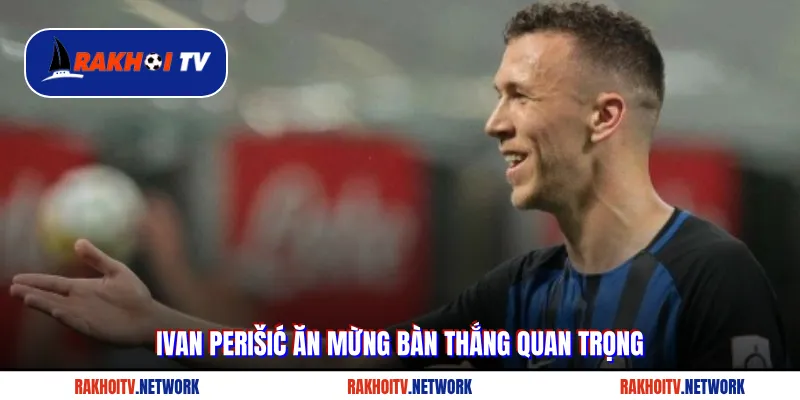 Ivan Perišić ăn mừng bàn thắng quan trọng